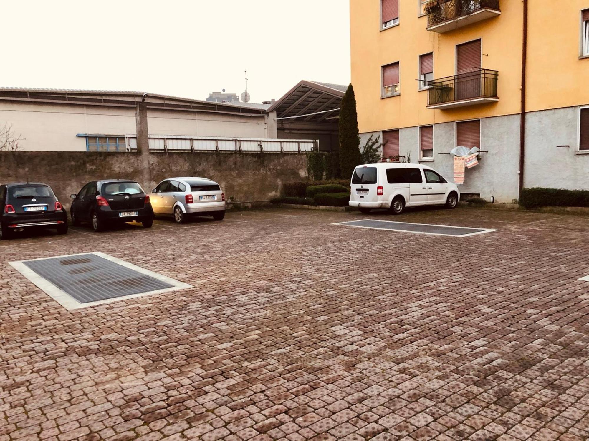 Bergamo Easy Airport Private Parking Apartment Ngoại thất bức ảnh